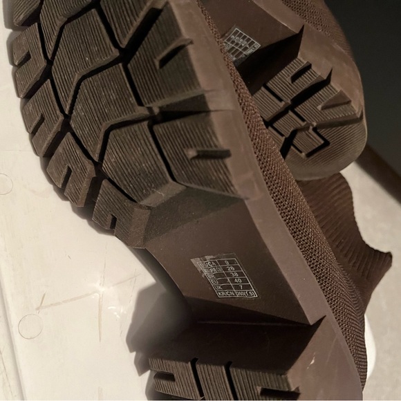 Boots..like new - Picture 2 of 3